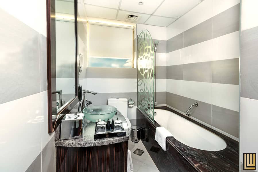 17 Washroom. jpg