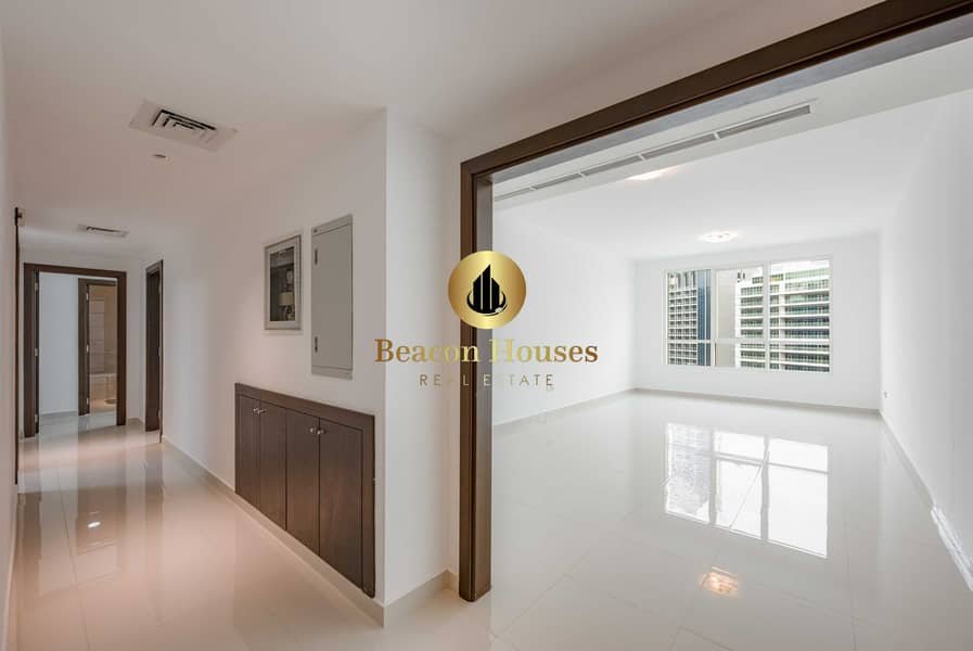 16 Hallway Livingroom. jpg