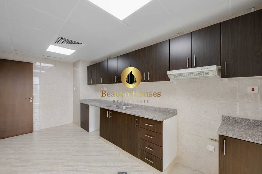 25 Kitchen 1. jpg