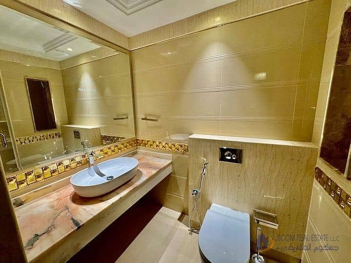 19 TOILET2. jpeg