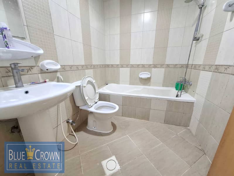 Spacious Flat:Prime Location:Luxurious:Lavish - Image 8