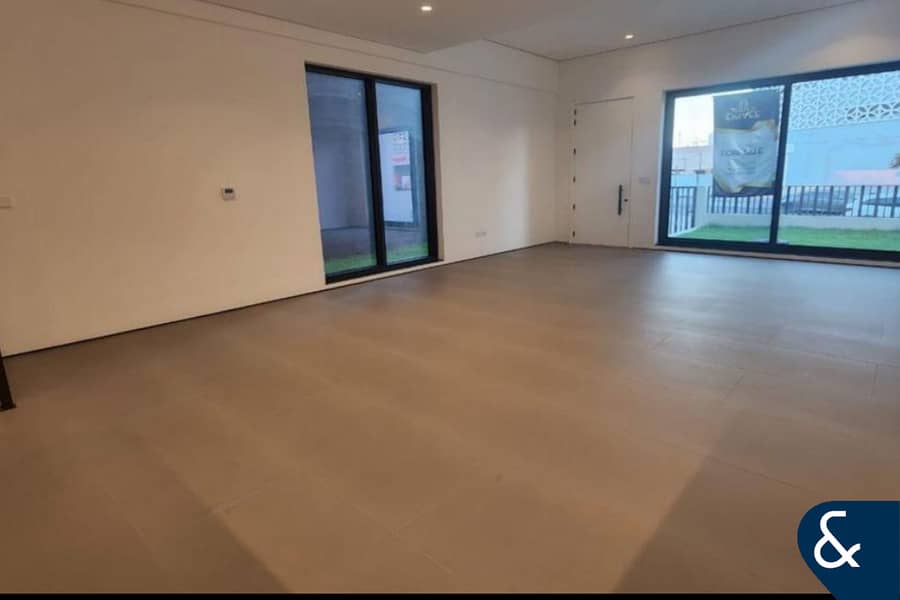 Vacant on transfer | Huge floor space | View Vacant on transfer | Huge floor space | View