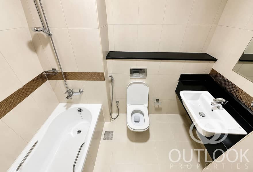 Urgent Sale I 35% below Original Price I Near Mall – další
