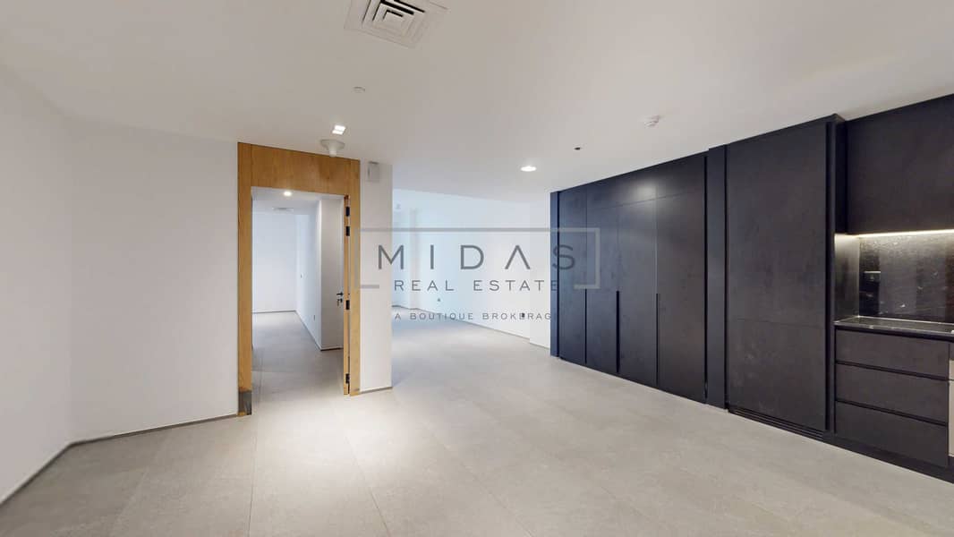 6 MIDAS-SH-Living-Unit-105-06242026_102529. jpg
