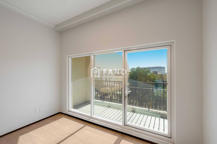 5 Balcony2. jpg