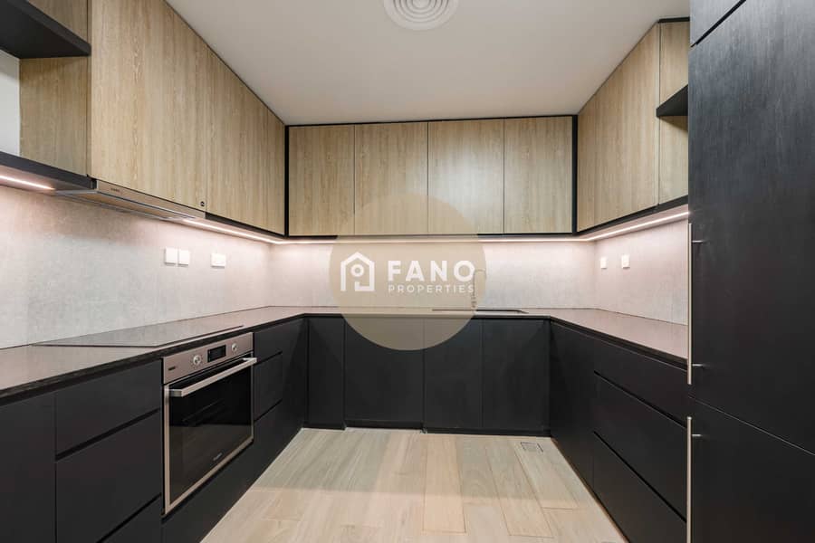 11 Kitchen1. jpg