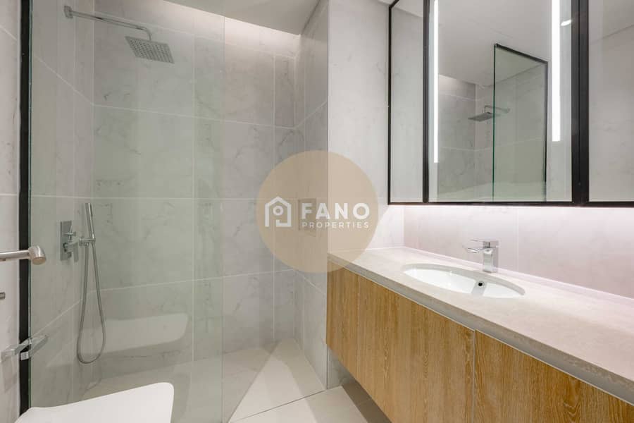 19 Master BAthroom. jpg
