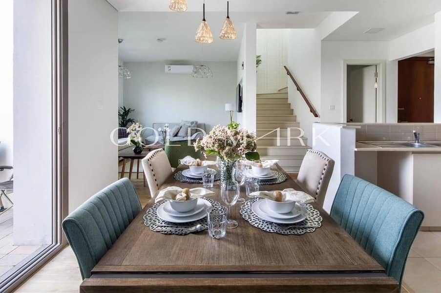 Fully Furnished I Backing Pool I Vacant Soon Fully Furnished I Backing Pool I Vacant Soon