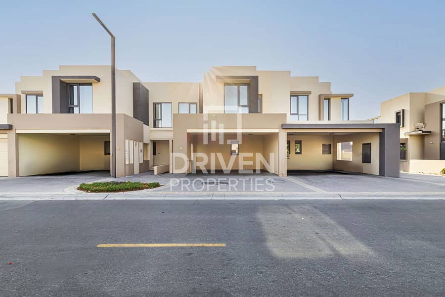Vacant | Single Row Villa | Prime Location Vacant | Single Row Villa | Prime Location