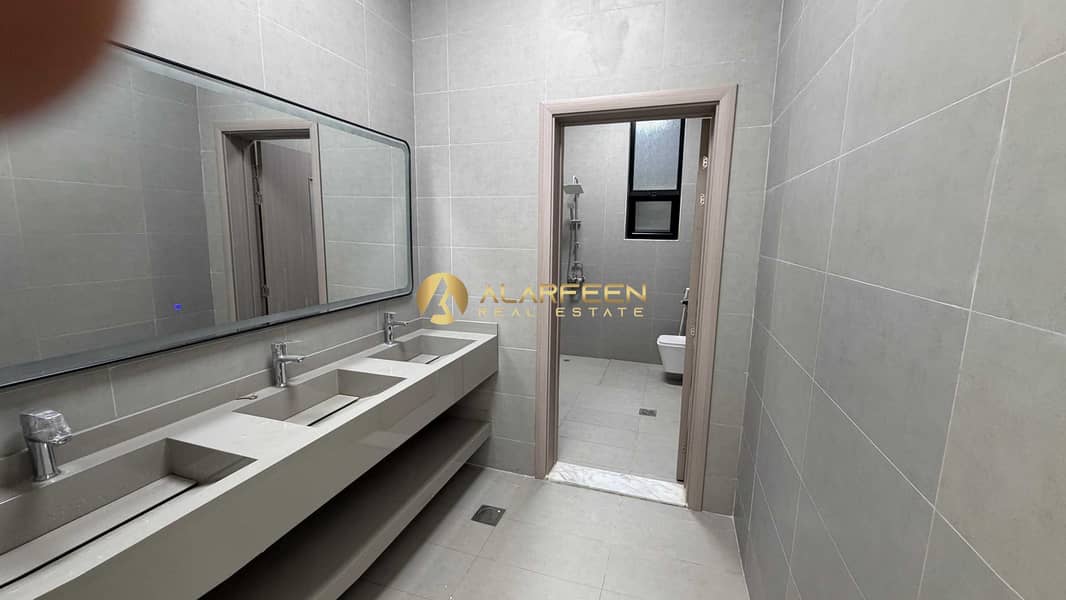 17 7da680ba-5550-4746-9aed-f29dd45b809f. jpg