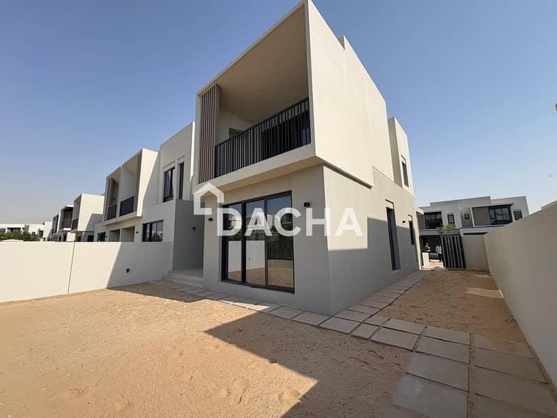Landscaped | Single Row | Corner | E3 | Park Close Landscaped | Single Row | Corner | E3 | Park Close