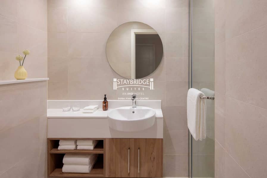 5 Studio Bathroom - Dubai Financial Centre. jpg