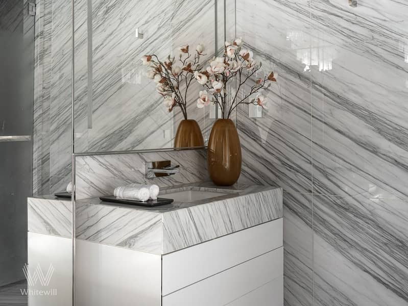 20 master bathroom(2). jpg