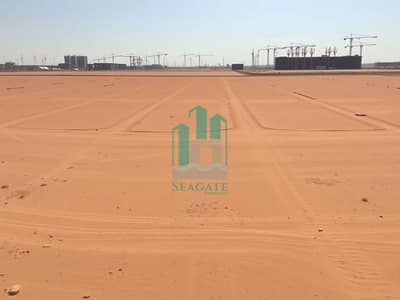 Industrial Land for Sale in Al Sajaa Industrial, Sharjah - A_panoramic_view_of_an_empty_industrial_site_in_the_UAE_featuring_a_vast_leveled_sandy_terrain_marked_with_faint_boundary_lines. _The_ground_appears_dry_and_flat_with_scattered_patches_of_sparse_vegetation. _In_the_bac. jpeg