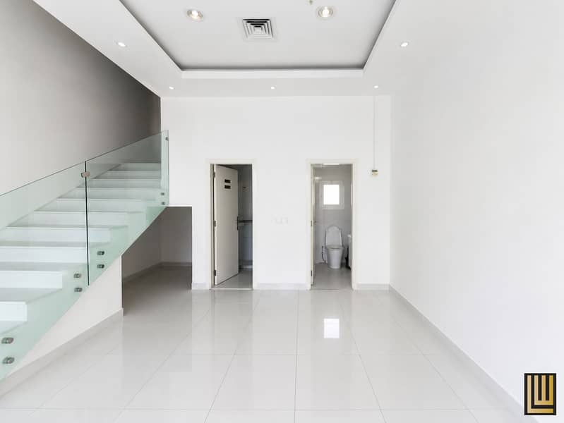 4 03_rear_staircase_washroom_area. jpg