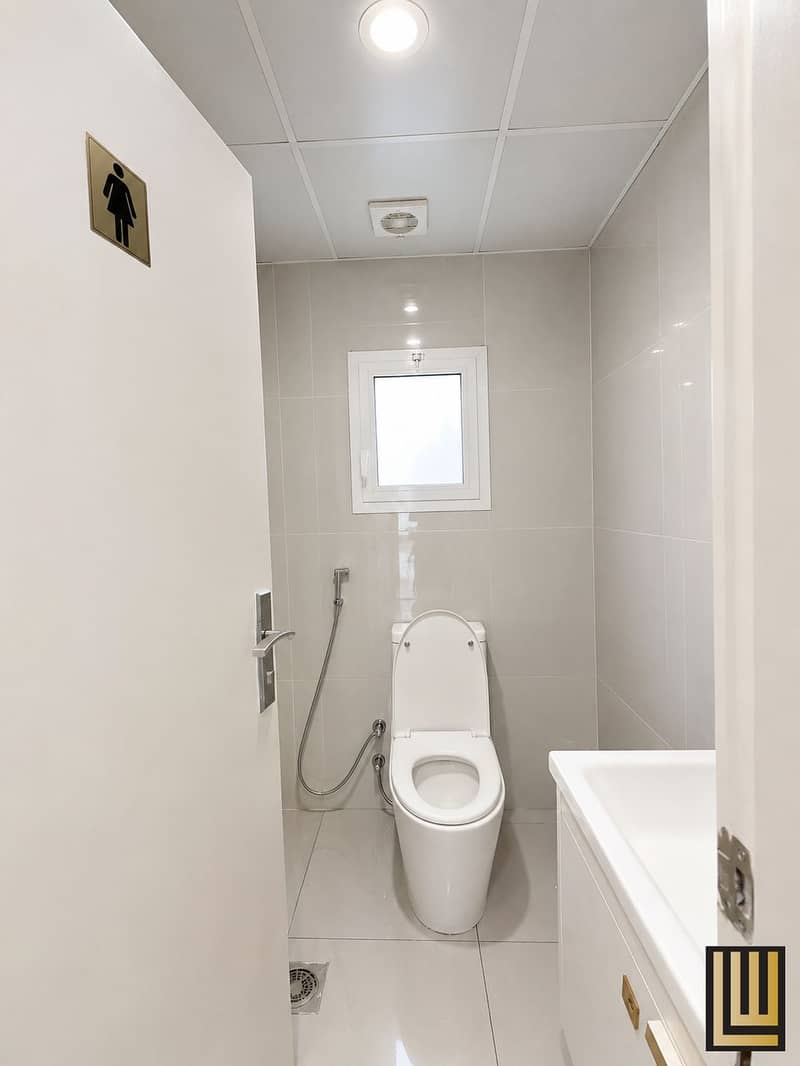 5 04_washroom. jpg
