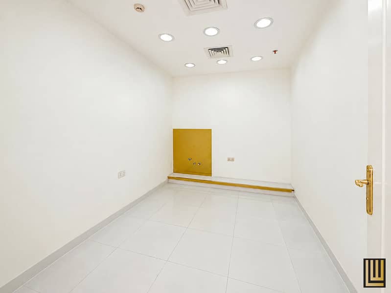 9 09_utility_back_room. jpg