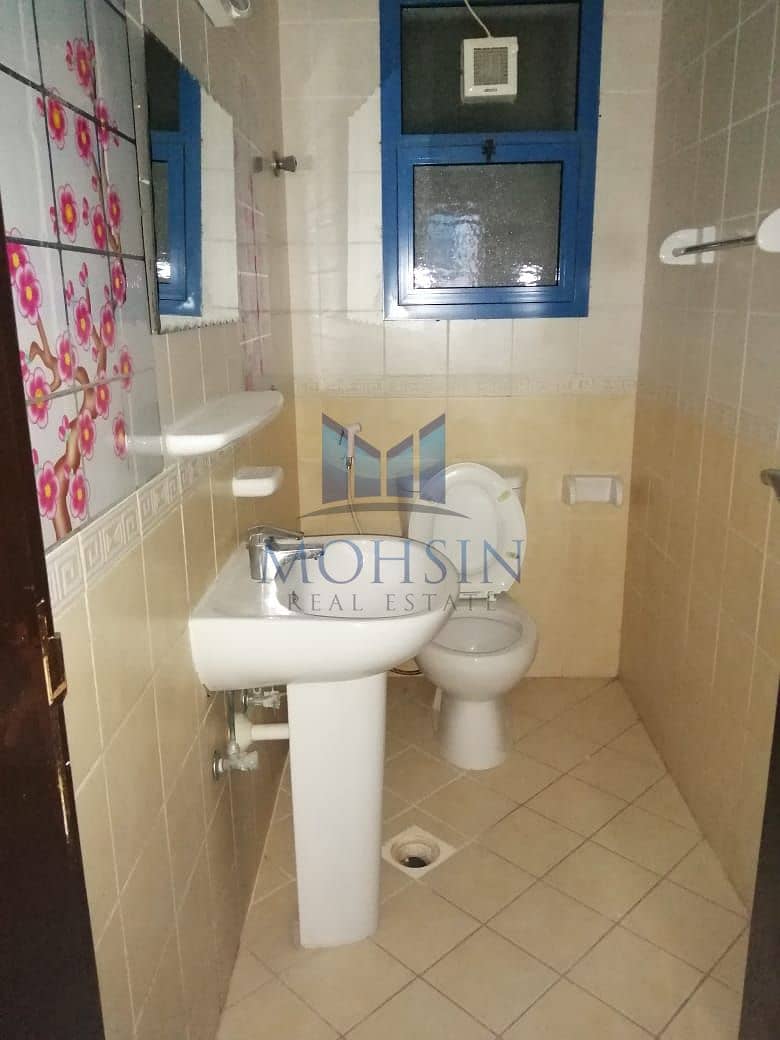 10 M WASHROOM. jpg