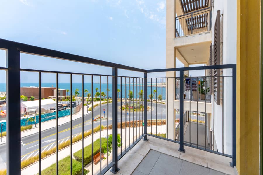 4 Balcony 1. jpg
