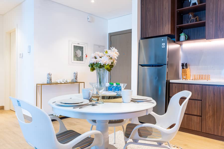 5 Dining 1. jpg