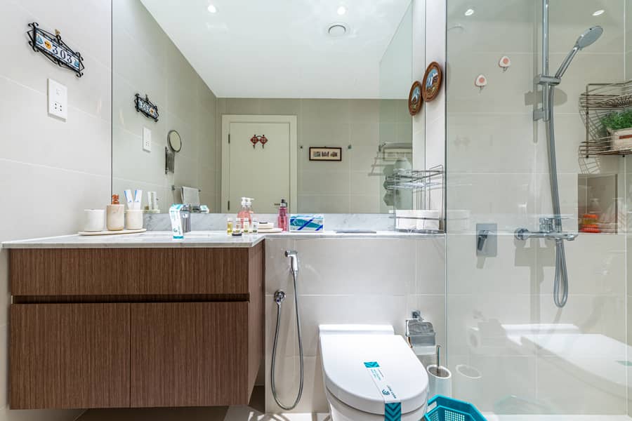 17 Washroom 1. jpg