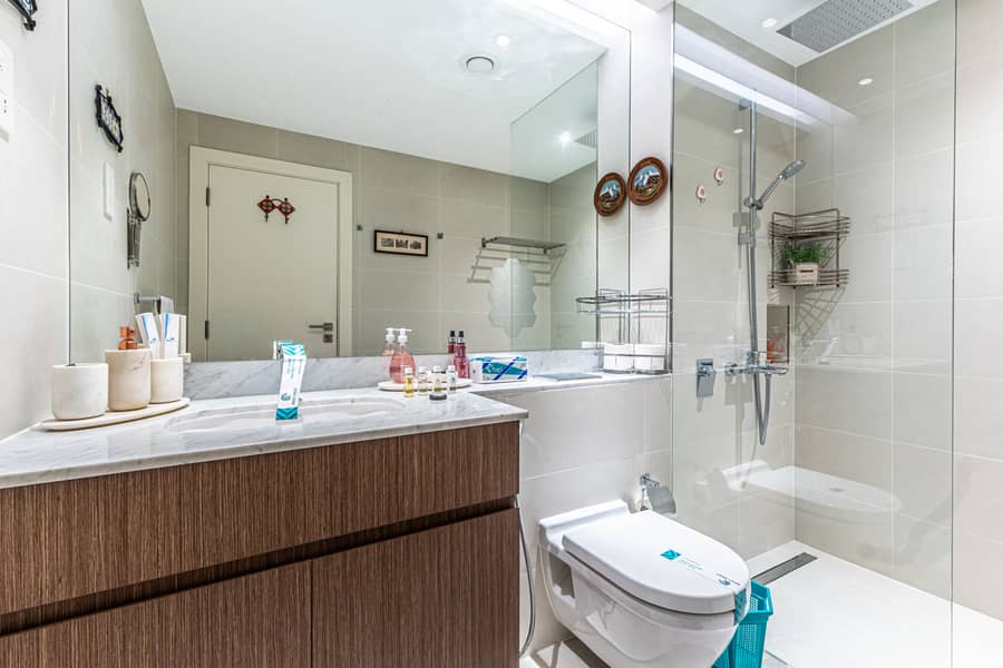 18 Washroom 2. jpg
