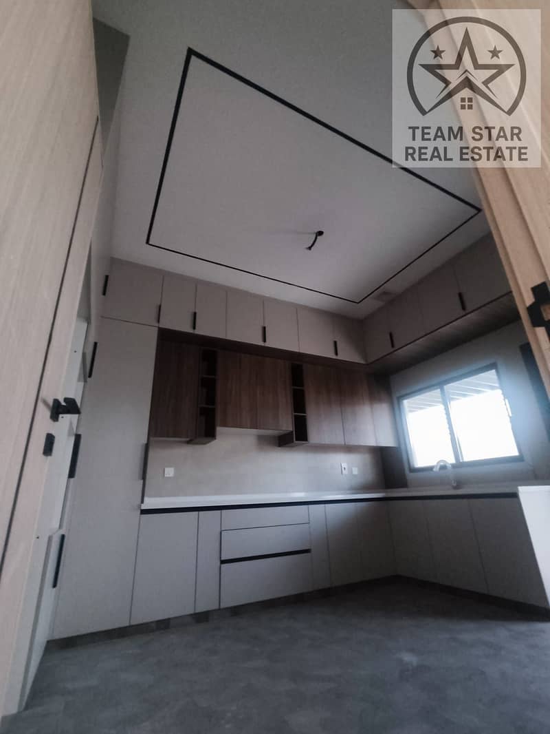 12 ba03a28c-a4bb-4bed-bb5d-9f940b40903c. jpg