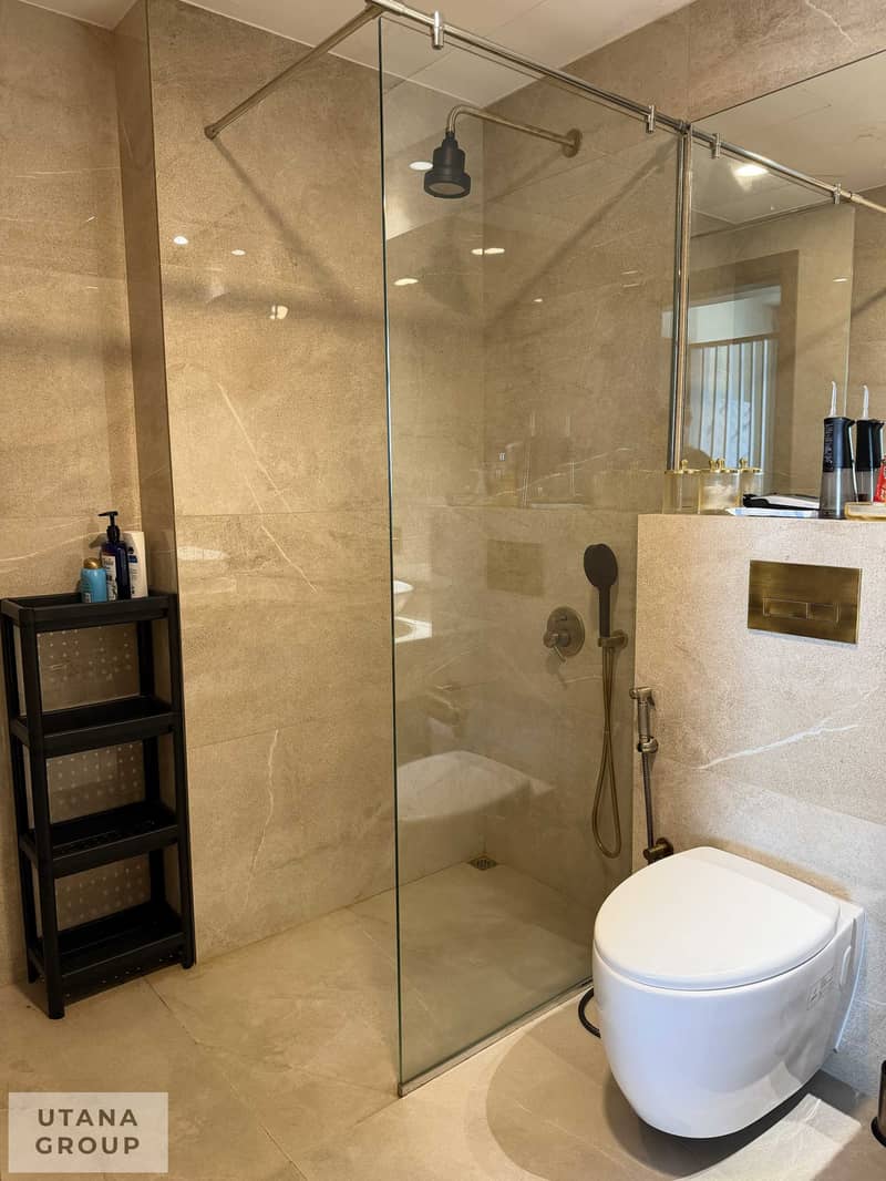 4 bathroom . jpeg