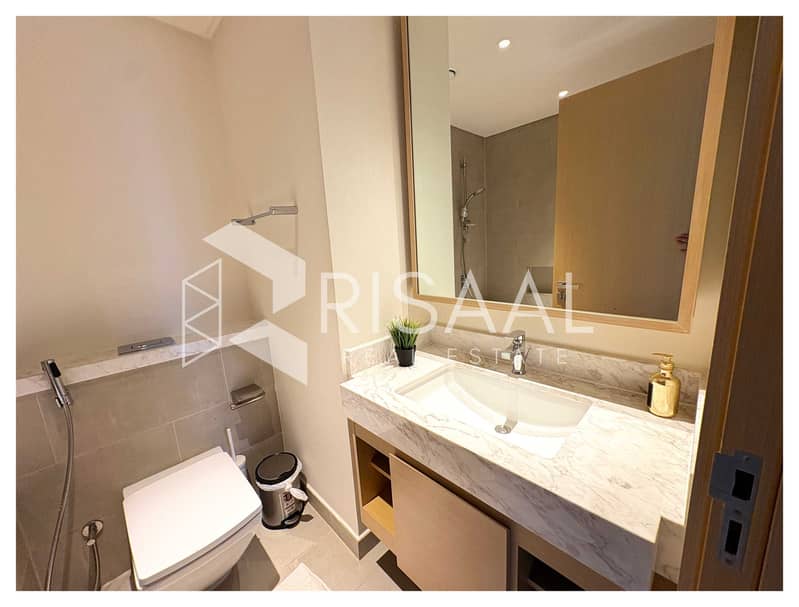 17 Bathroom. jpg