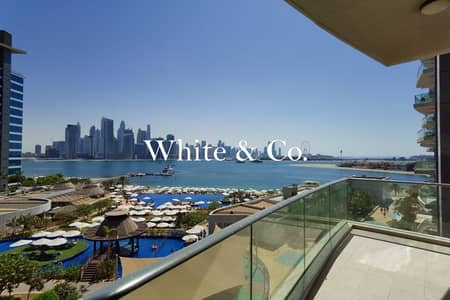 1 Bedroom Apartment for Sale in Palm Jumeirah, Dubai - Sea & Skyline | Available | Private beach