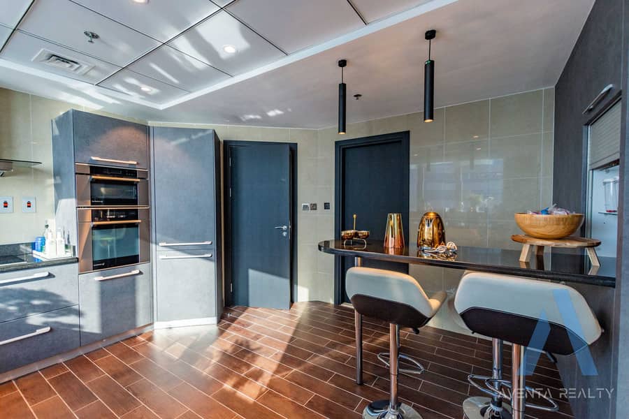 12 Kitchen 3. jpg