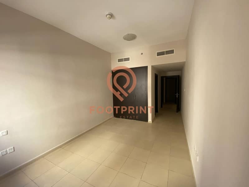 Brand New Unit ! Spacious Bright 1 Bed Room