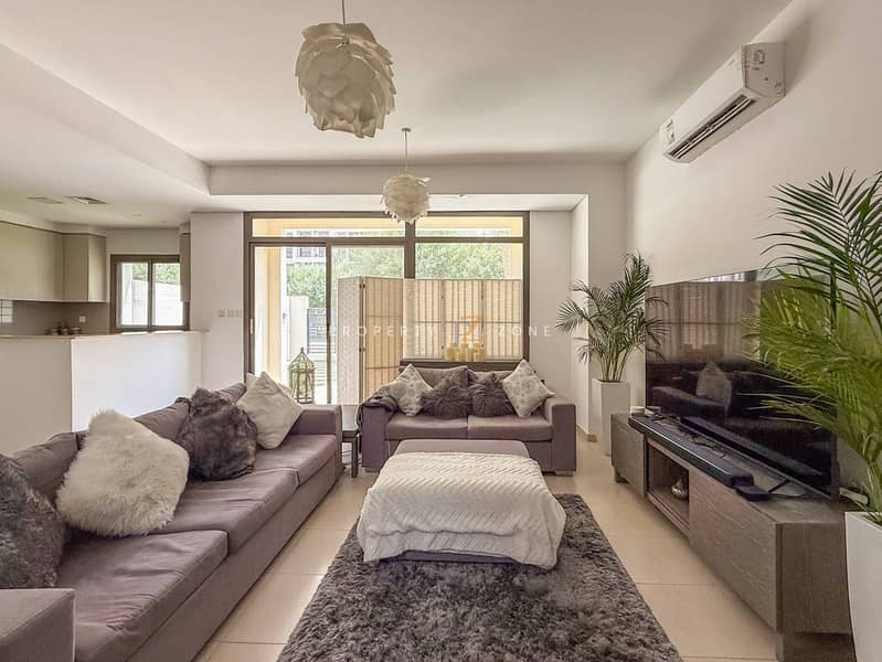 SINGLE ROW I UNFURNISHED I VACANT IN AUGUST SINGLE ROW I UNFURNISHED I VACANT IN AUGUST