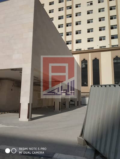 Large & Spacious Showroom available in Al Buteena Large & Spacious Showroom available in Al Buteena