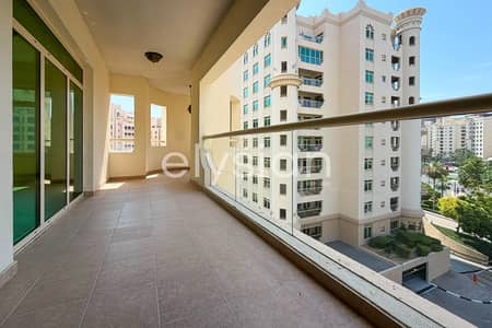 3 Bedroom Flat for Rent in Palm Jumeirah, Dubai - Beachfront | Large Balcony | Maids Room 3 Bedroom Flat for Rent in Palm Jumeirah, Dubai - Beachfront | Large Balcony | Maids Room