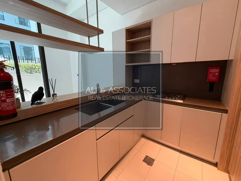 6 Kitchen 1. jpeg
