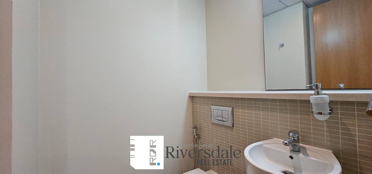 39 e10dbe05-77ff-40ad-933f-1926bb88438f. jpg