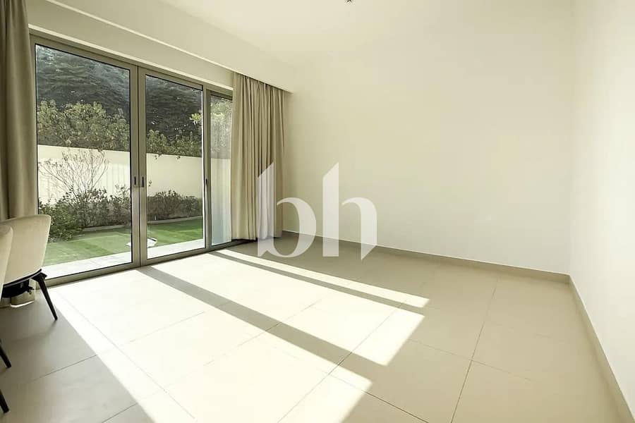 3 images image img