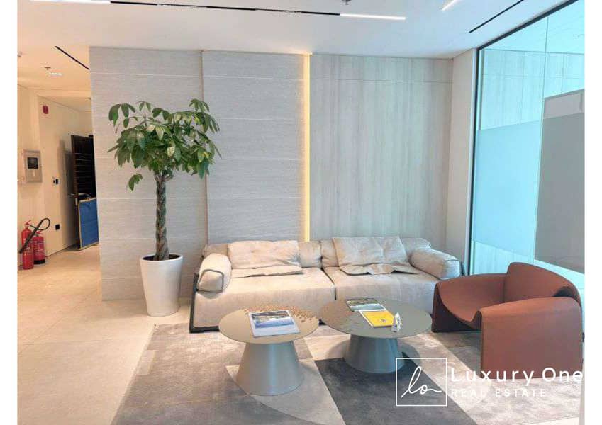 4 Bay Square Building 1_page-0001. jpg