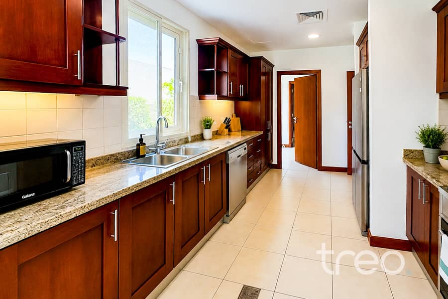 7 Kitchen. jpg