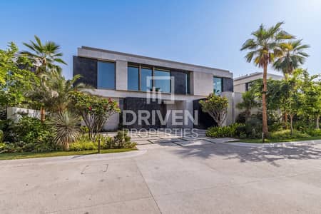 6 Bedroom Villa for Sale in Palm Jumeirah, Dubai - Positioned Ocean Villa | Full Sea View | Exclusive