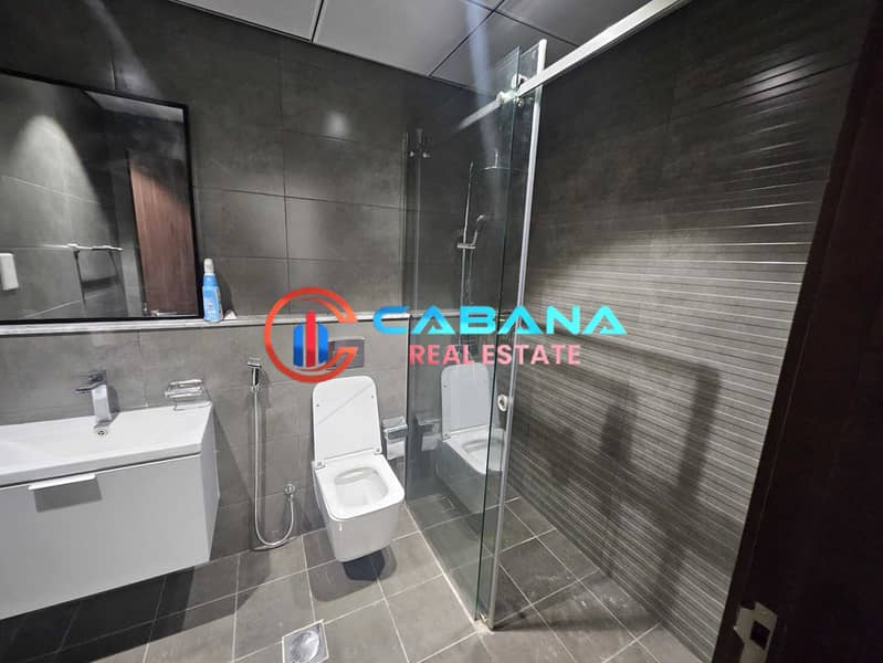 11 Bathroom. jpeg
