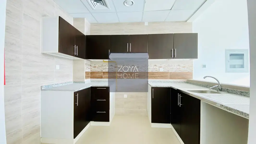 Modern 1 BR Apartment with Open Views in Arjan