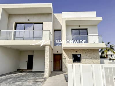 4 Bedroom Villa for Rent in Yas Island, Abu Dhabi - Single Row Corner 4BR| Maids Room| Golf Views 4 Bedroom Villa for Rent in Yas Island, Abu Dhabi - Single Row Corner 4BR| Maids Room| Golf Views