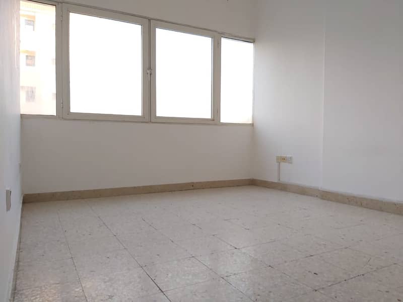 Spacious 01 BHK+Tawtheeq on Delma st. in Building ,Rent 40K-4 Payments
