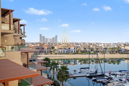 Studio for Rent in Palm Jumeirah, Dubai - Palm & Ocean View | Premium Furnishing | Vacant