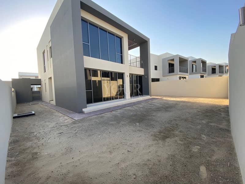 Corner 5BR Luxurious Villa Available for Rent Corner 5BR Luxurious Villa Available for Rent