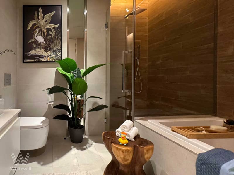 13 Master bathroom. jpeg