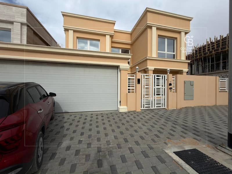 Spacious 4BR+M Villa | Pool | Large Backyard Spacious 4BR+M Villa | Pool | Large Backyard