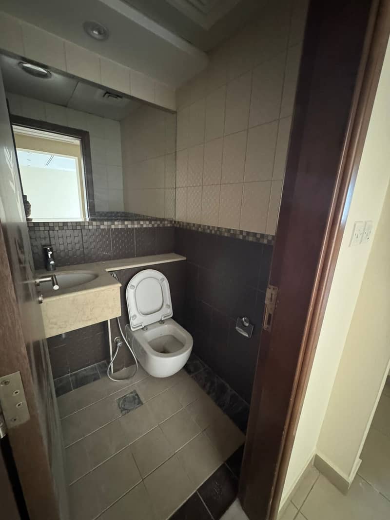 10 edef9dbe-7eed-4f62-b866-c7a74d17f2a9. jpg